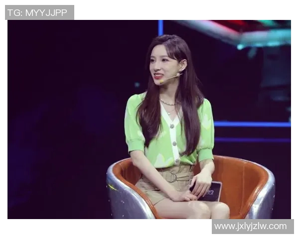 天下足球女主持人展现魅力与才华引领足球界新风潮